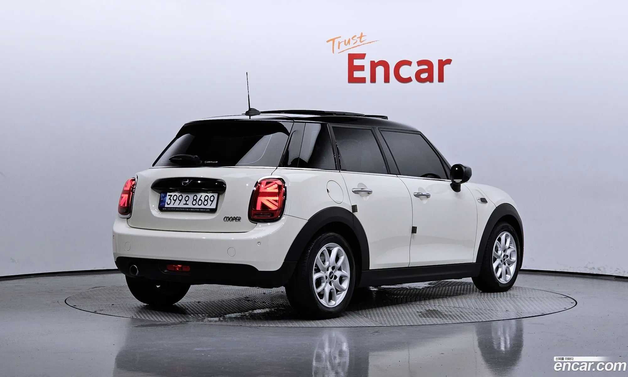 Mini Cooper 5-Door High 3Rd Generation - фотография 9233349