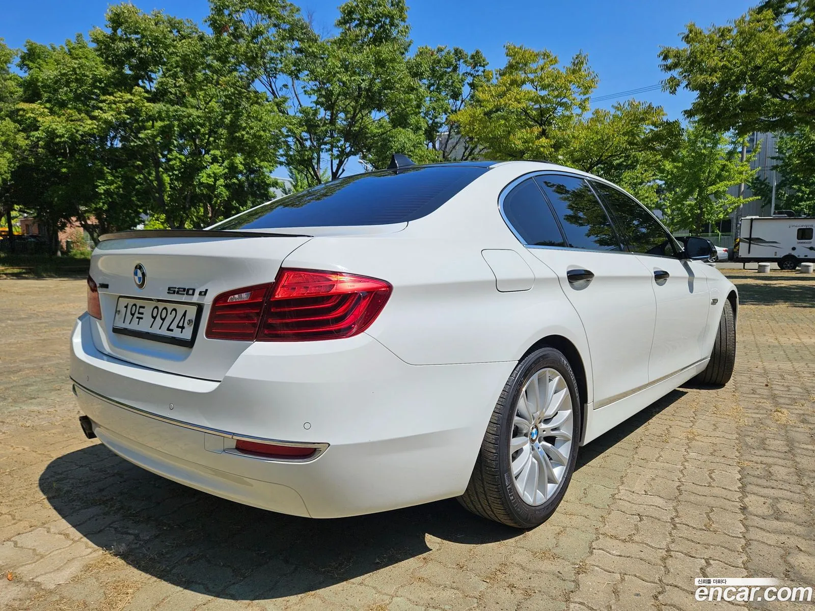 BMW 5 Series F10 520D xDrive Luxury - фотография 3874326
