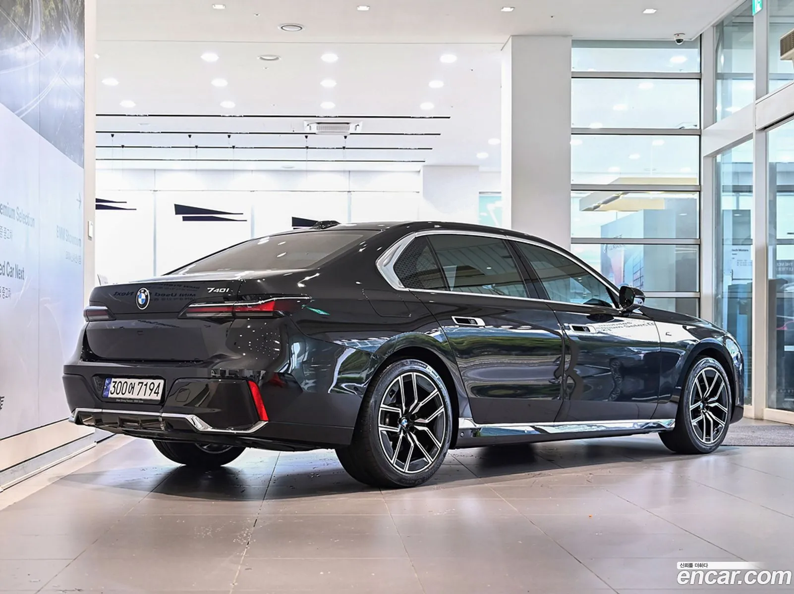 BMW 7 Series G70 740I Sdrive M Sports - фотография 3879361