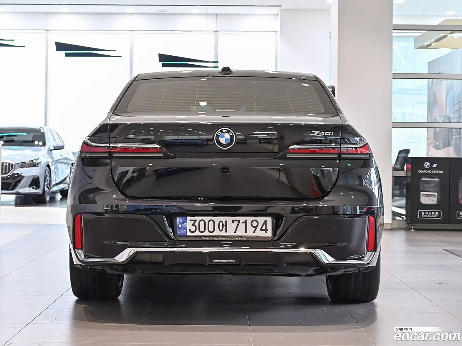 BMW 7 Series G70 740I Sdrive M Sports - фотография 3879363