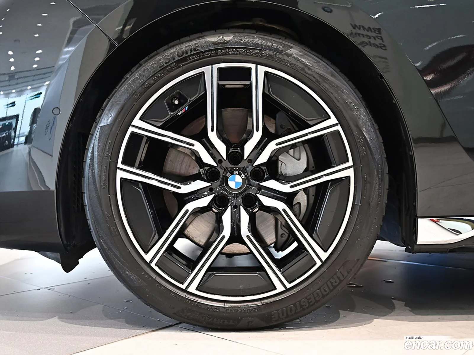 BMW 7 Series G70 740I Sdrive M Sports - фотография 3879364