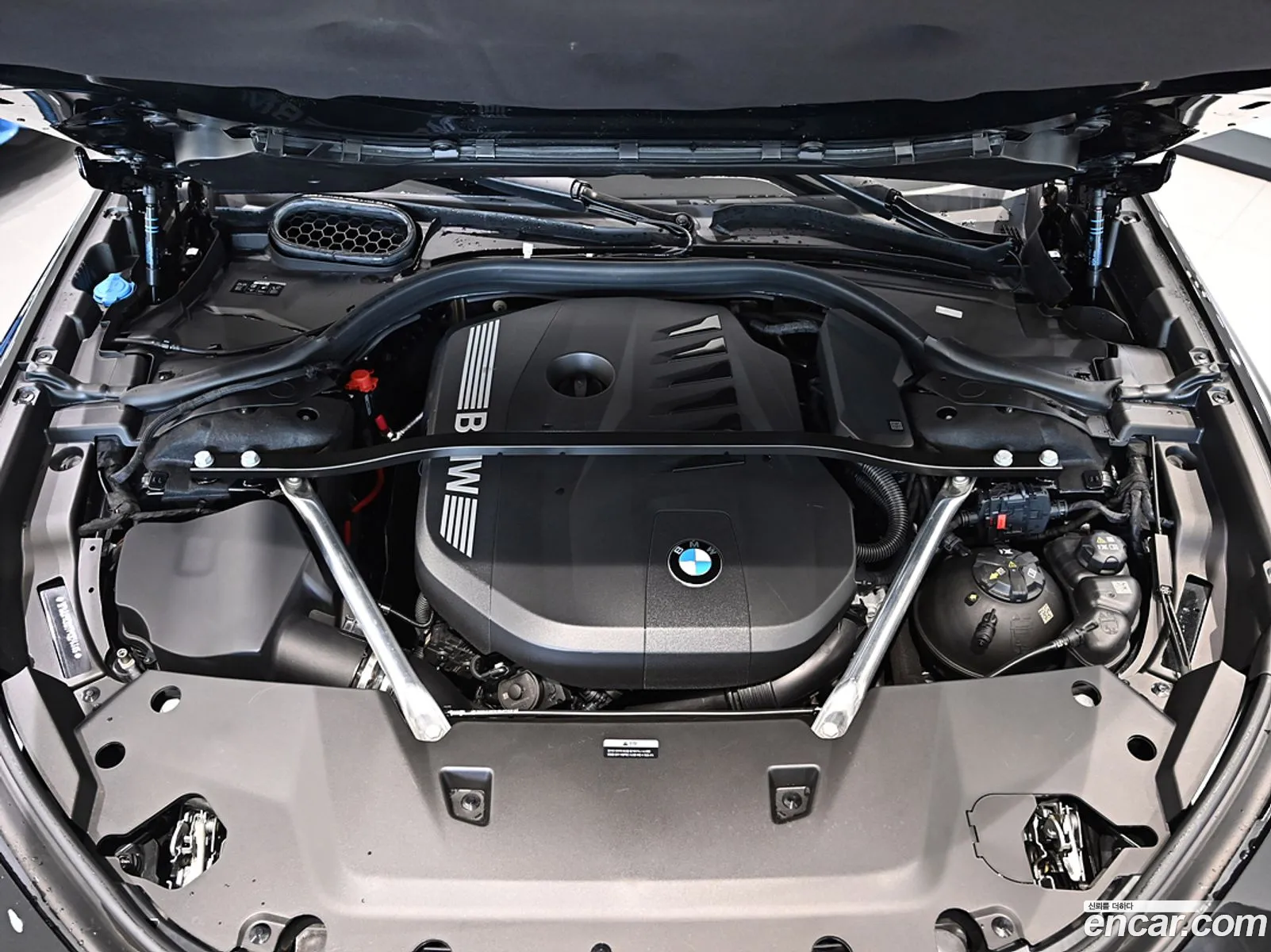 BMW 7 Series G70 740I Sdrive M Sports - фотография 3879365