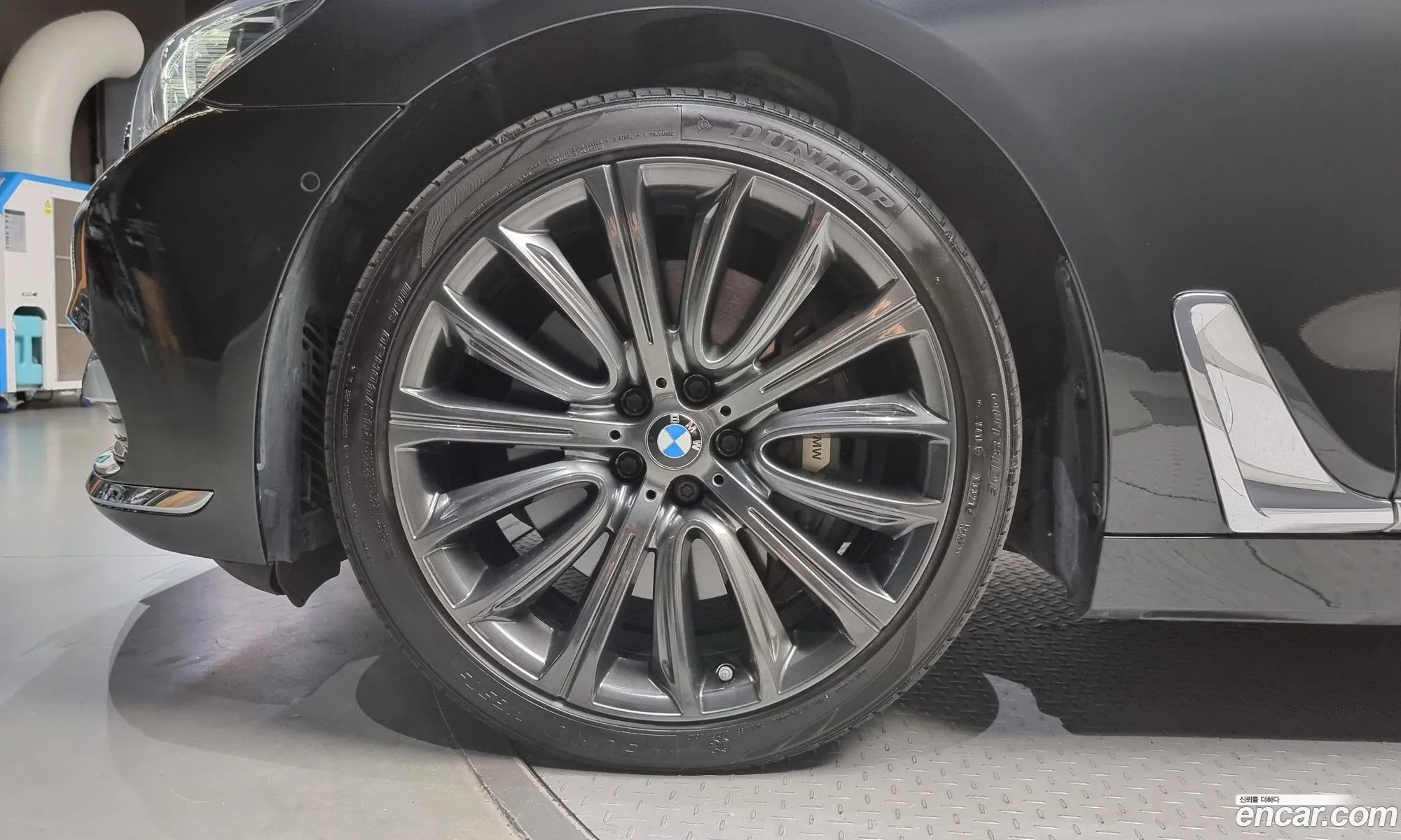 BMW 7 Series G11 750Li xDrive - фотография 12590716