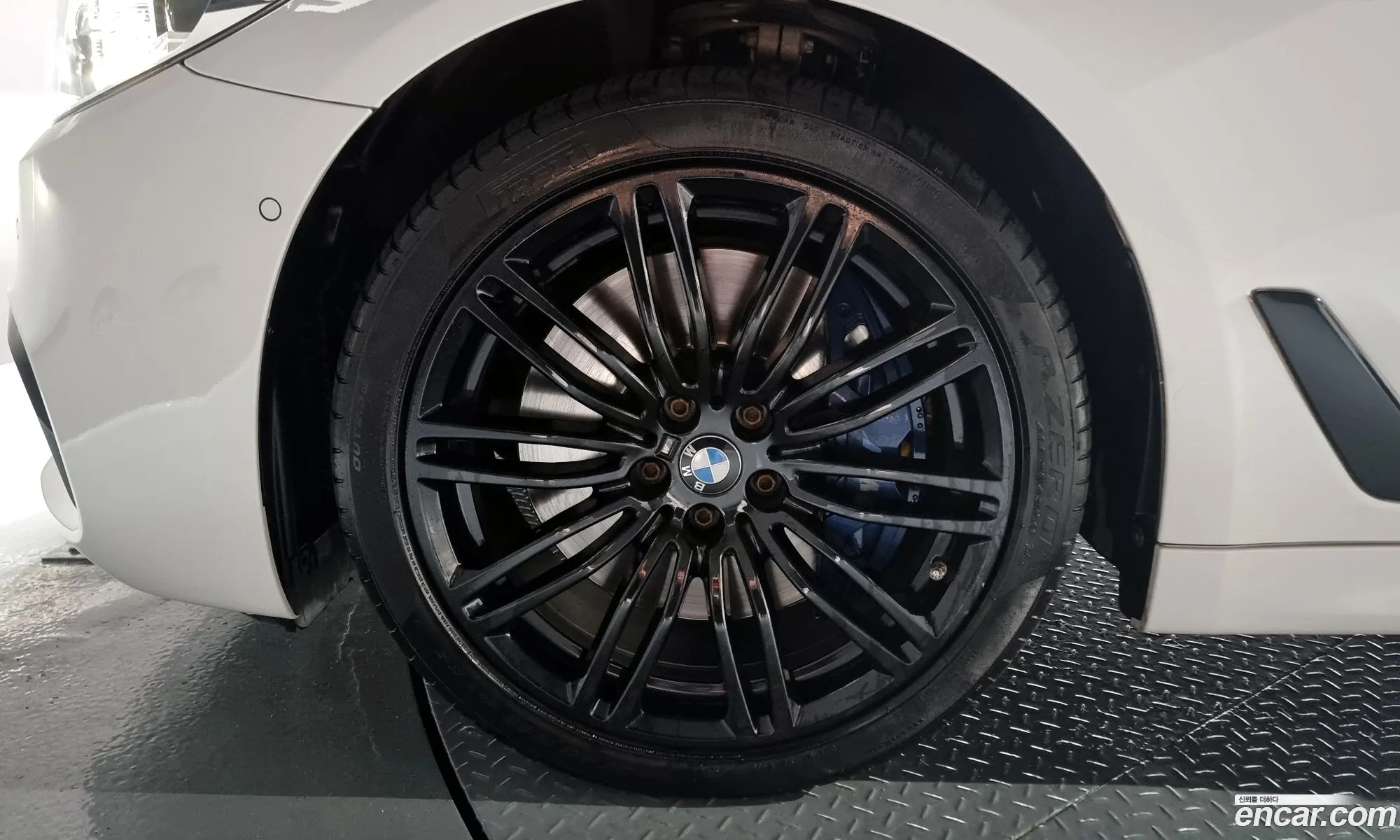 BMW 5 Series G30 540I xDrive M Sport Plus - фотография 12590692