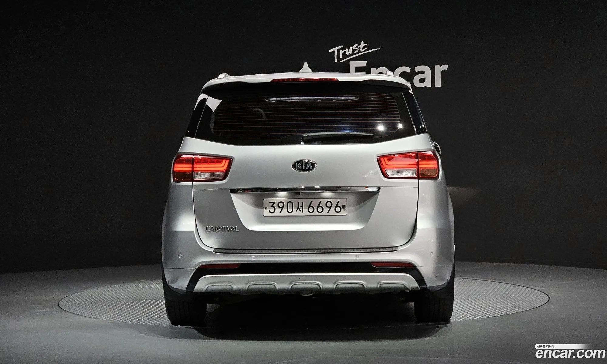 Kia All New Carnival 9-Seater Luxury - фотография 17538401