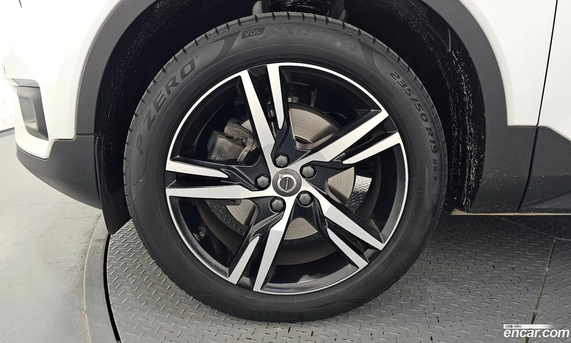 Volvo Xc40 B4 R-Design - фотография 7640952
