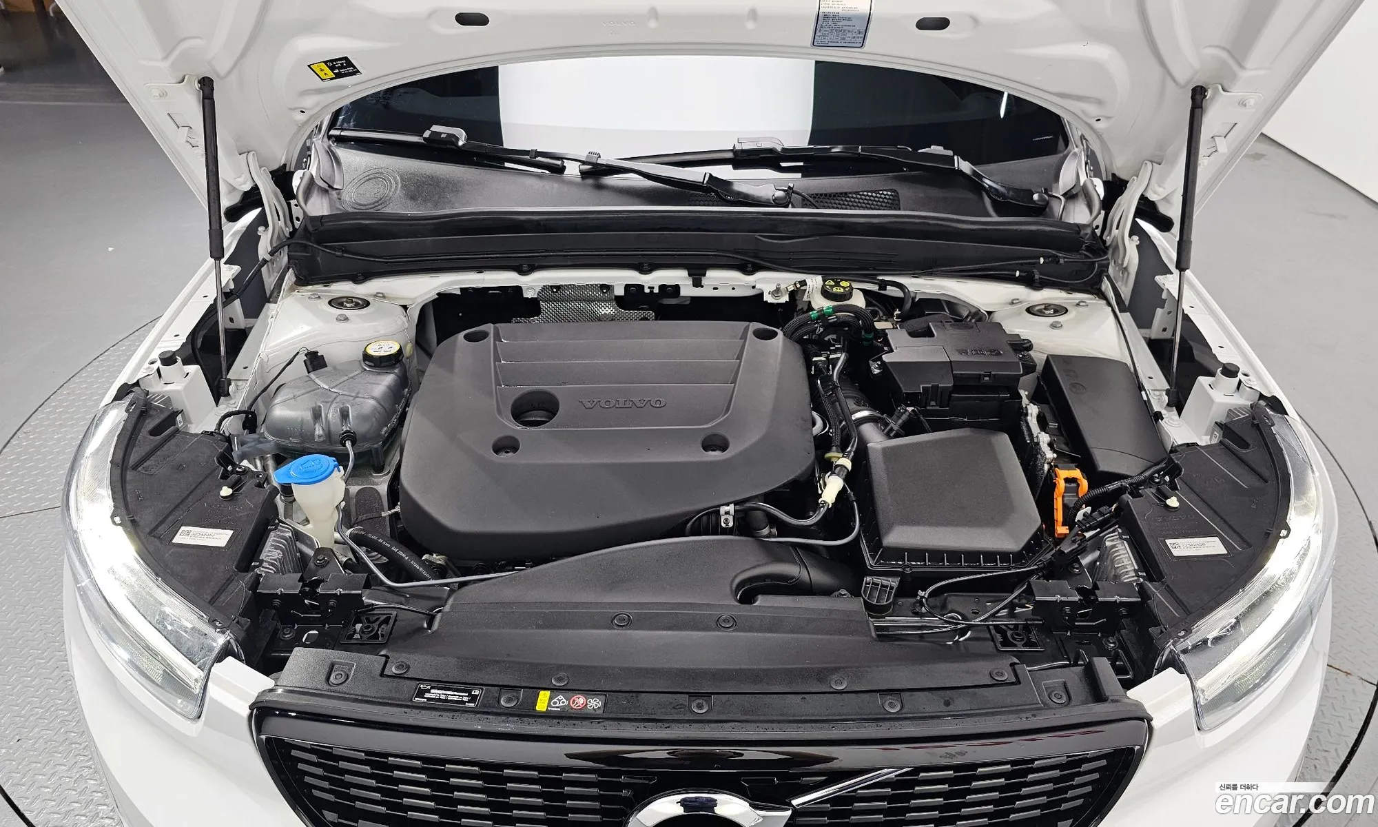 Volvo Xc40 B4 R-Design - фотография 7640953