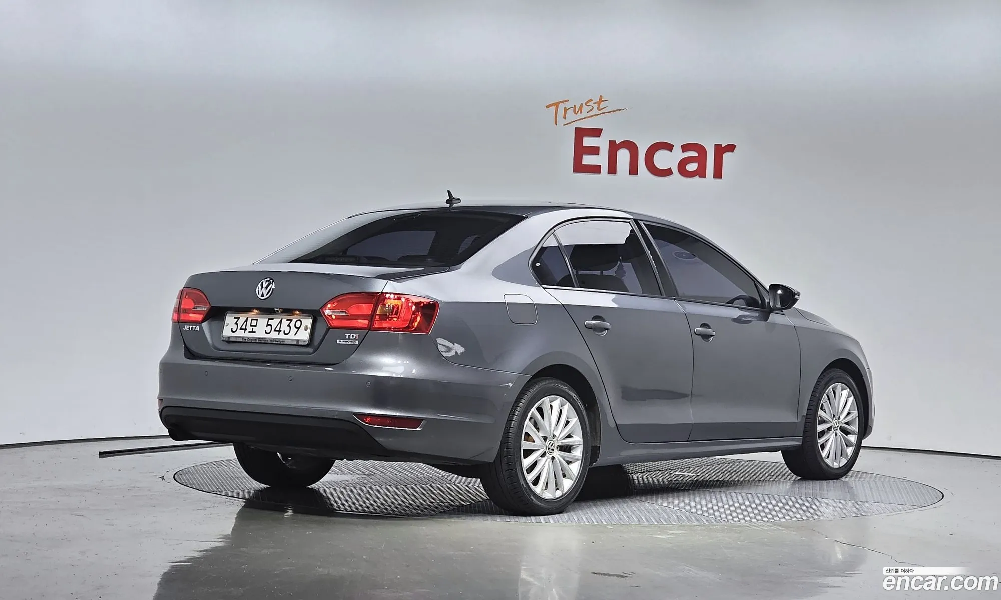 Volkswagen New Jetta 16 Tdi Bluemotion 6Th Generation - фотография 12831024