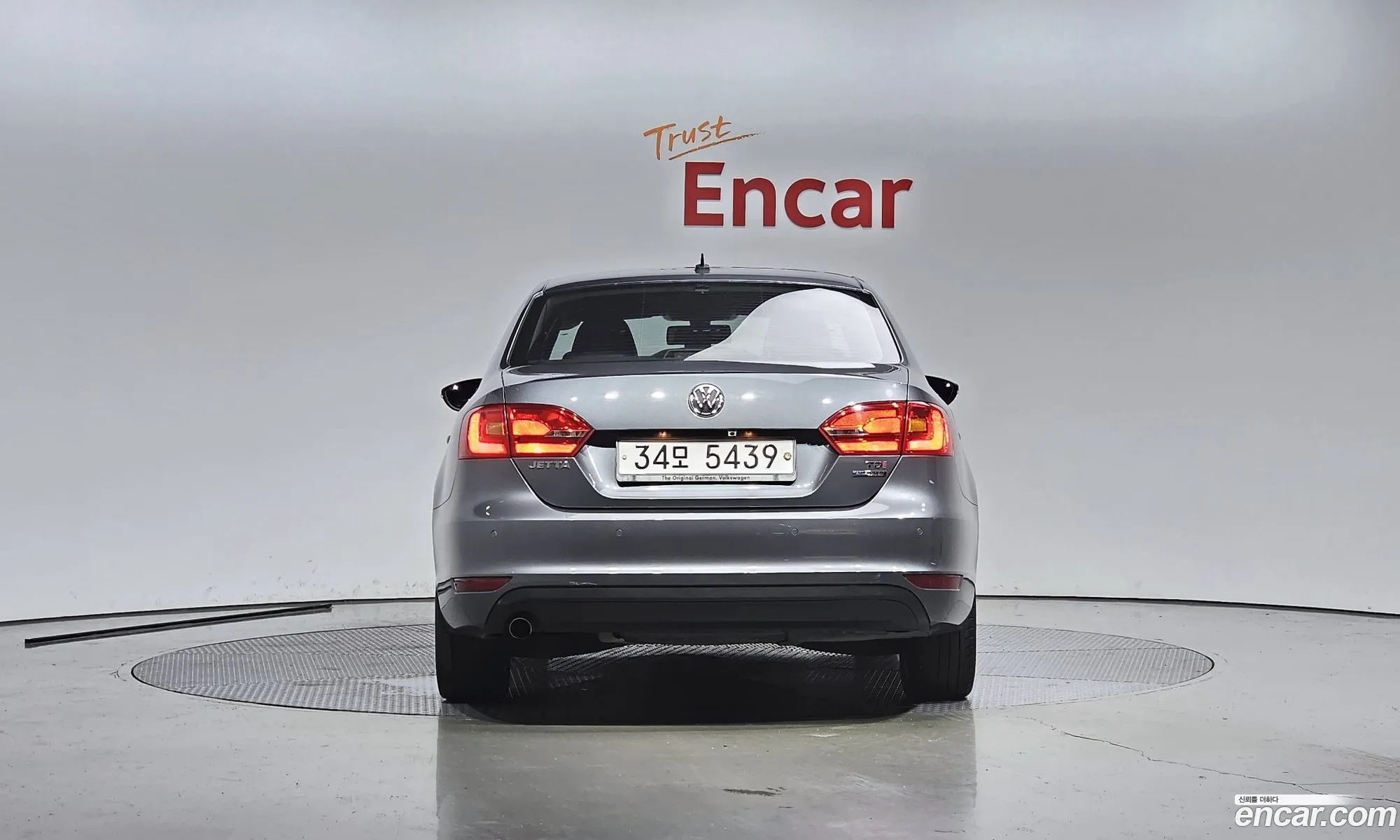 Volkswagen New Jetta 16 Tdi Bluemotion 6Th Generation - фотография 12831026