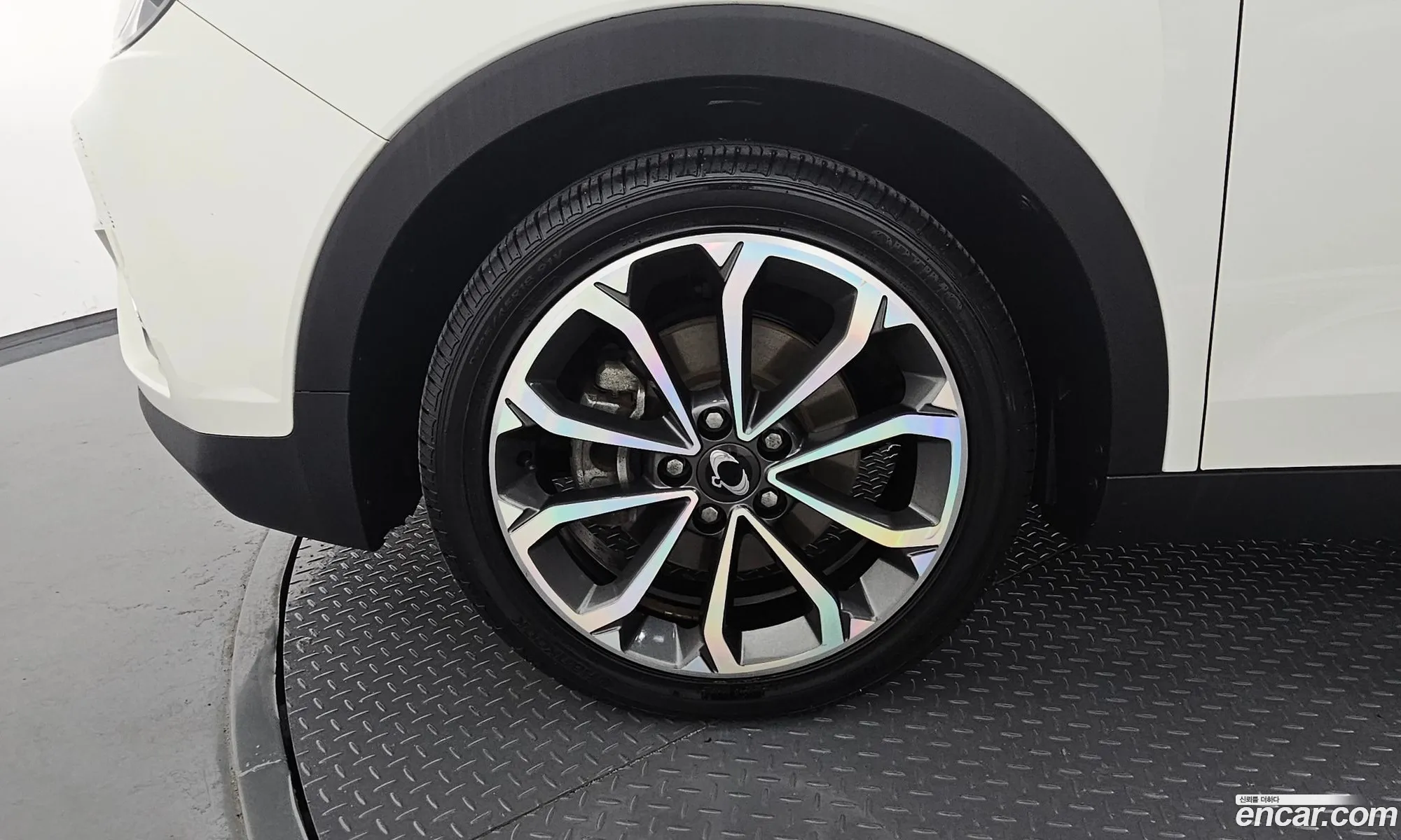 Kg Mobility Ssangyong Tivoli Armor Gear Edition 2Wd - фотография 7356111