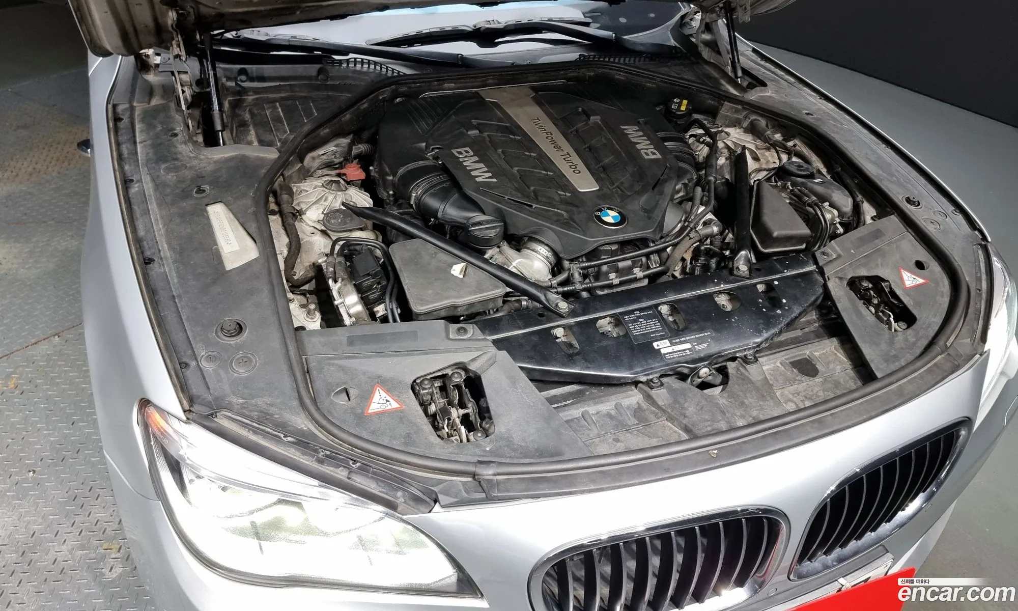 BMW 7 Series F01 750Li xDrive - фотография 2399739