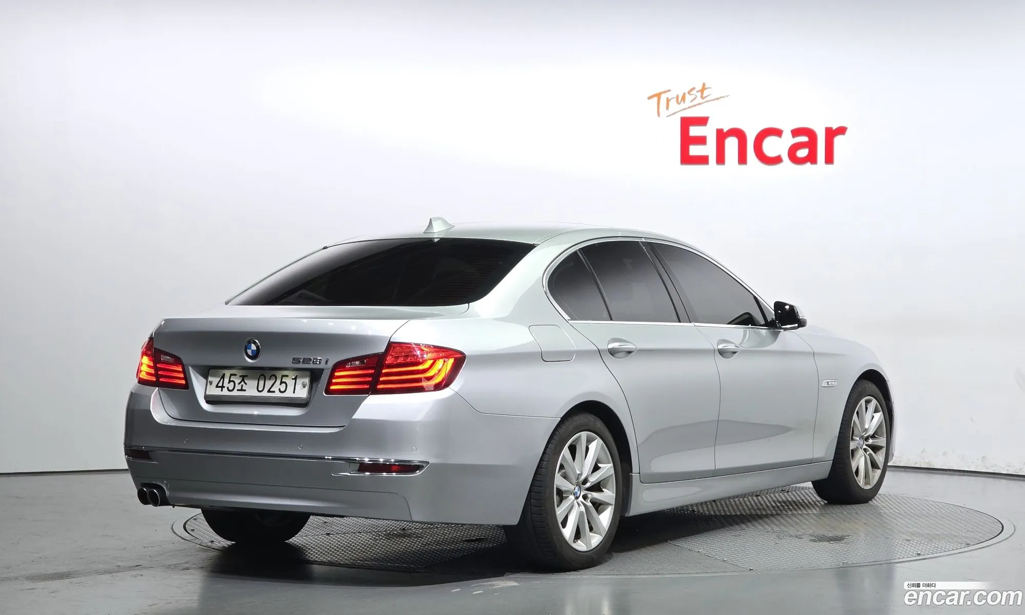 BMW 5 Series F10 528I Luxury Plus - фотография 2732939