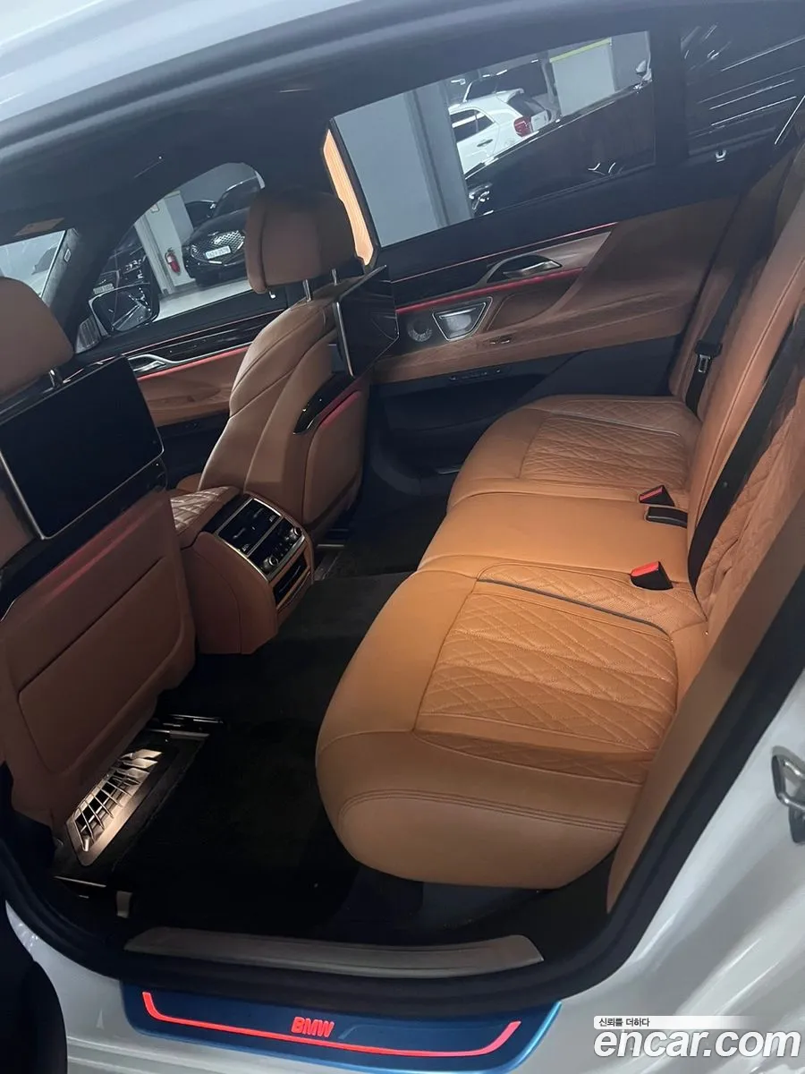 BMW 7 Series G11 750Li xDrive Design Pure Excellence - фотография 2732890