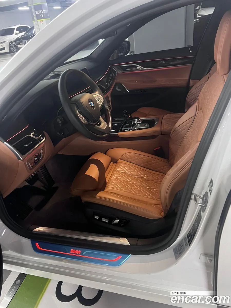 BMW 7 Series G11 750Li xDrive Design Pure Excellence - фотография 2732891