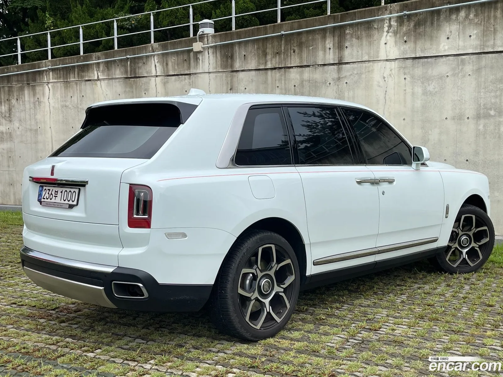 Rolls-Royce Cullinan 67 V12 - фотография 3720498