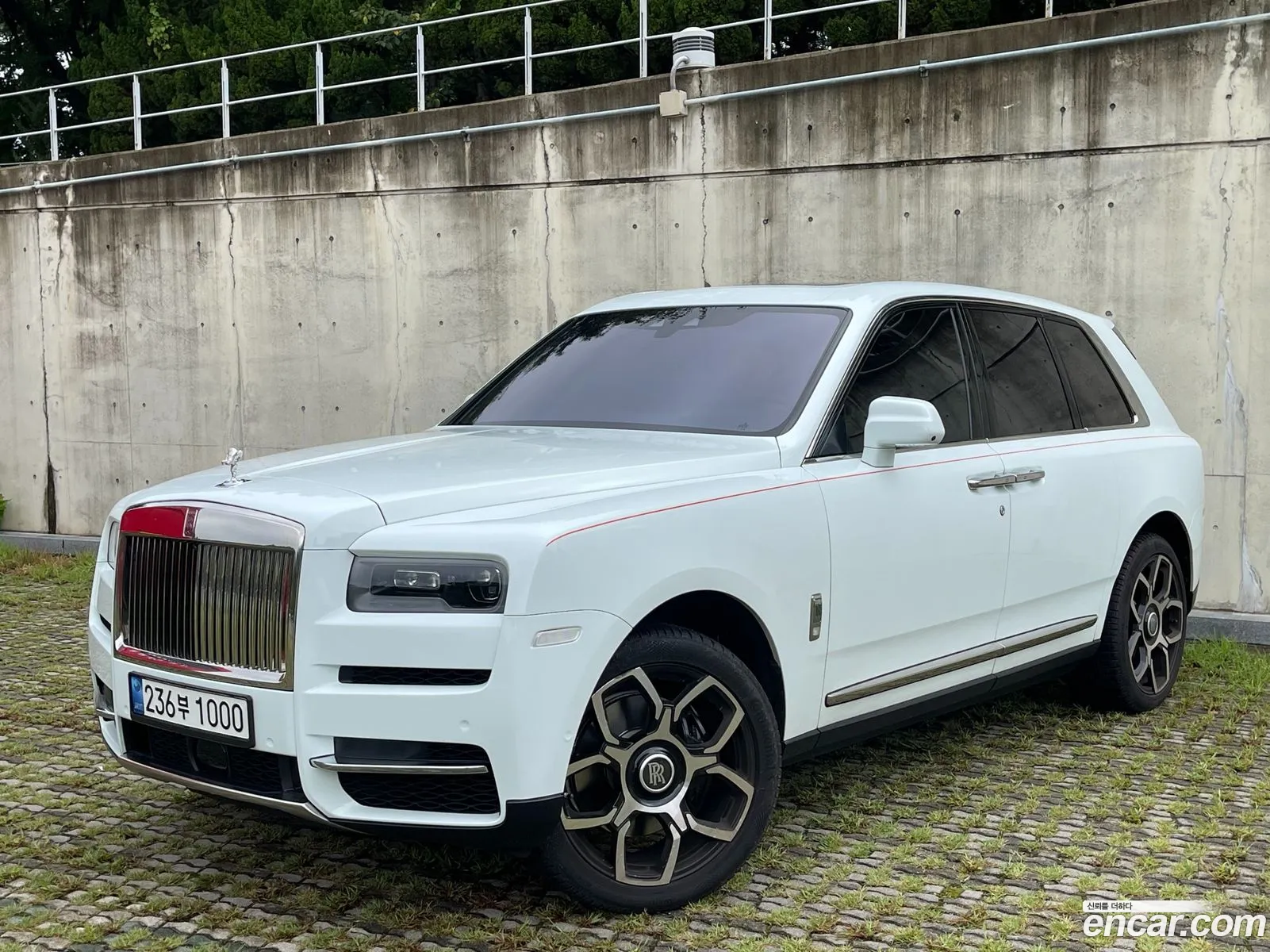 Rolls-Royce Cullinan 67 V12 - фотография 3720499