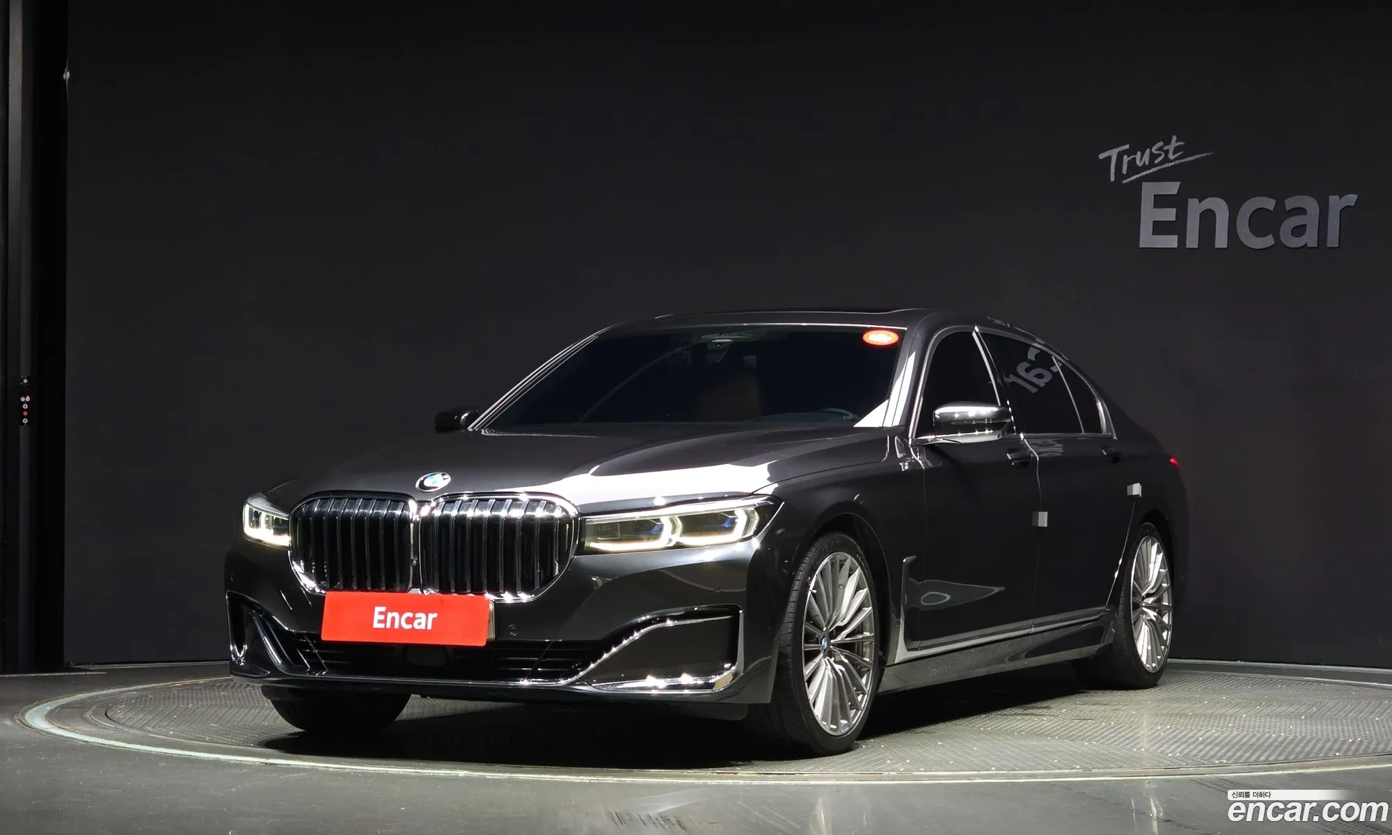BMW 7 Series G11 740Li xDrive Design Pure Excellence - фотография 2708627