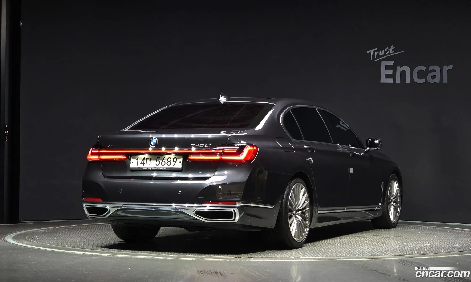 BMW 7 Series G11 740Li xDrive Design Pure Excellence - фотография 2708628