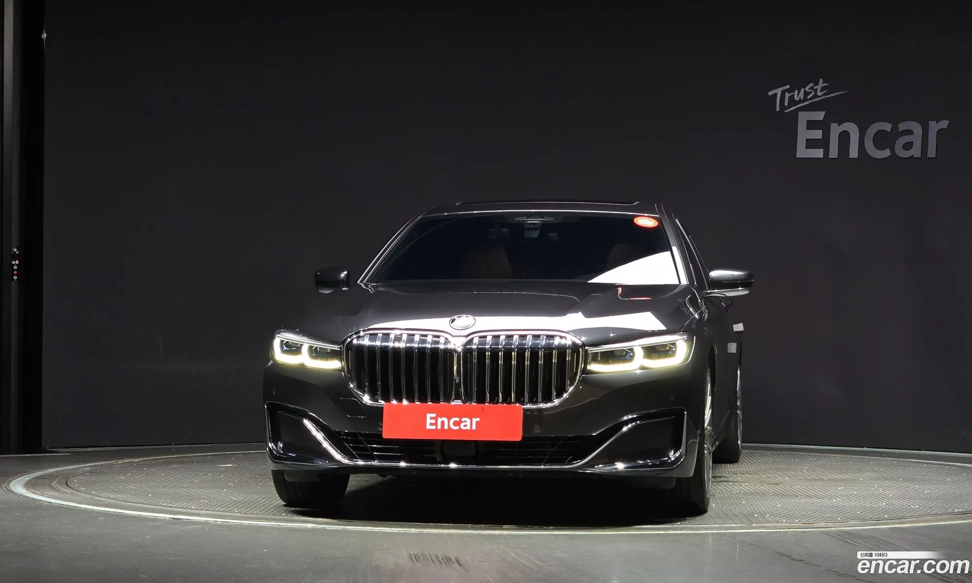 BMW 7 Series G11 740Li xDrive Design Pure Excellence - фотография 2708629