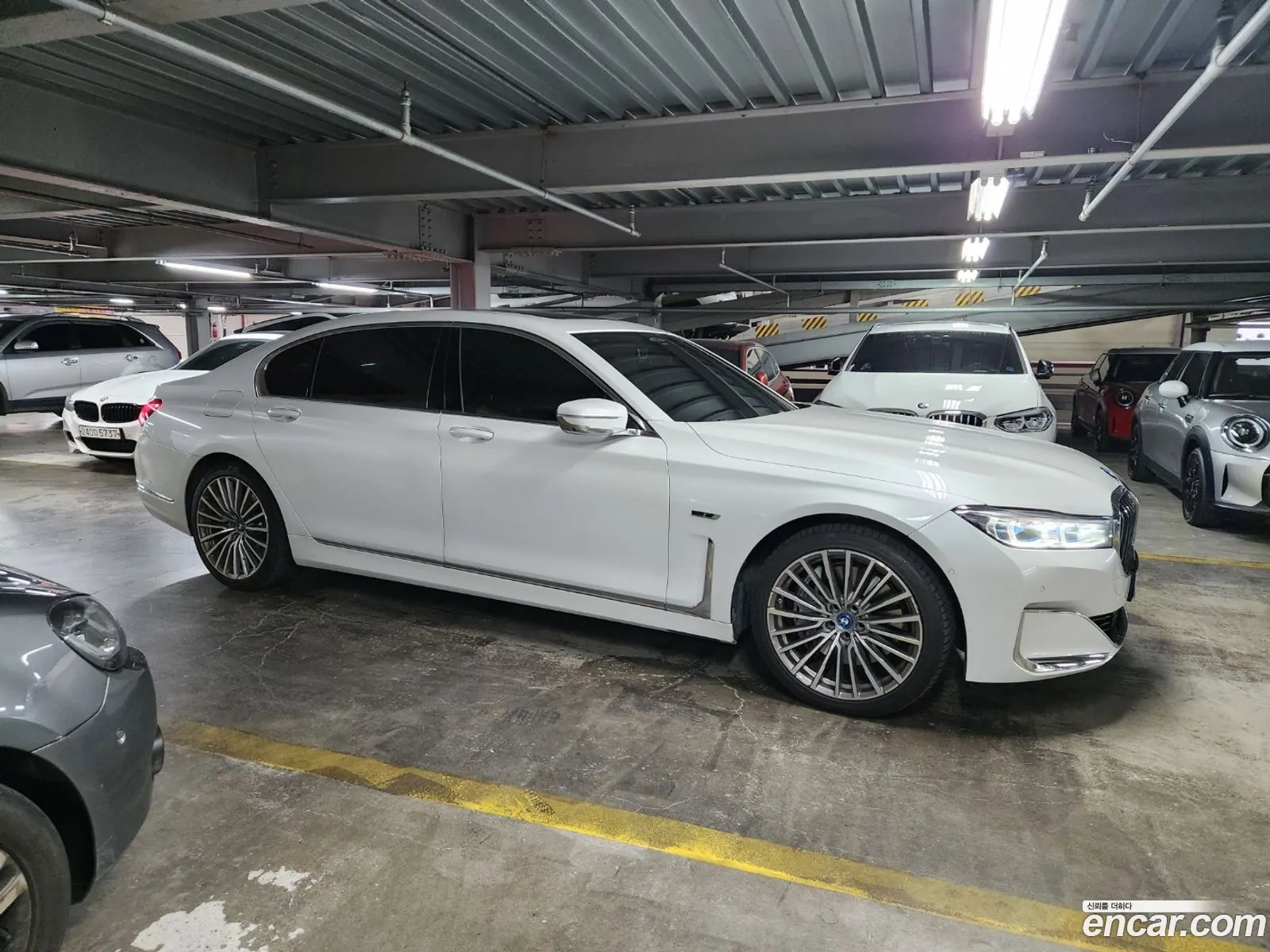 BMW 7 Series G11 745Le Iperformance Design Pure Excellence - фотография 2692722
