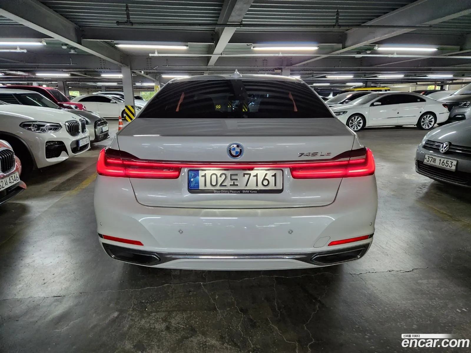 BMW 7 Series G11 745Le Iperformance Design Pure Excellence - фотография 2692724