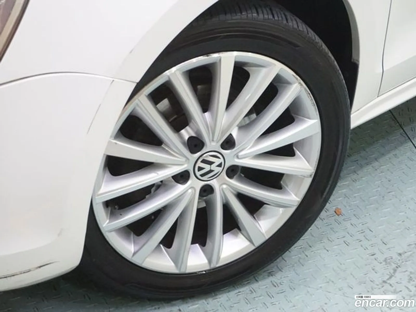 Volkswagen New Jetta 16 Tdi Bluemotion 6Th Generation - фотография 12874058