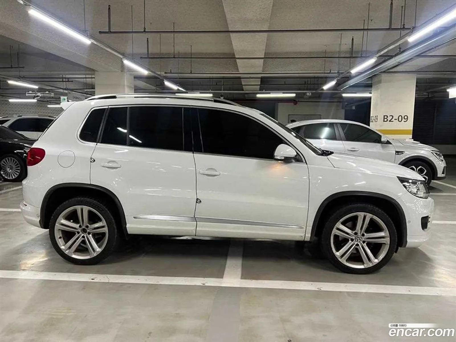 Volkswagen New Tiguan 20 Tdi R-Line 5N - фотография 12813459