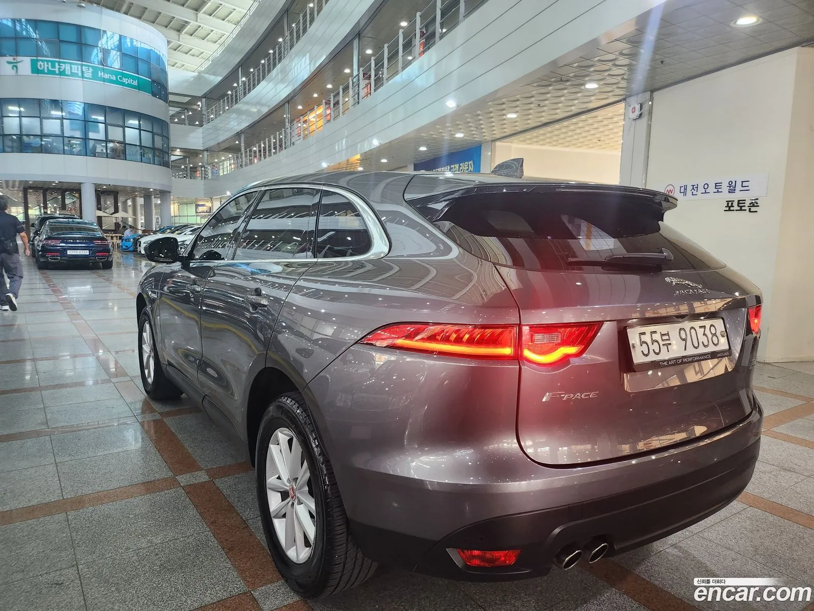 Jaguar F-Pace 20D Portfolio - фотография 4196712