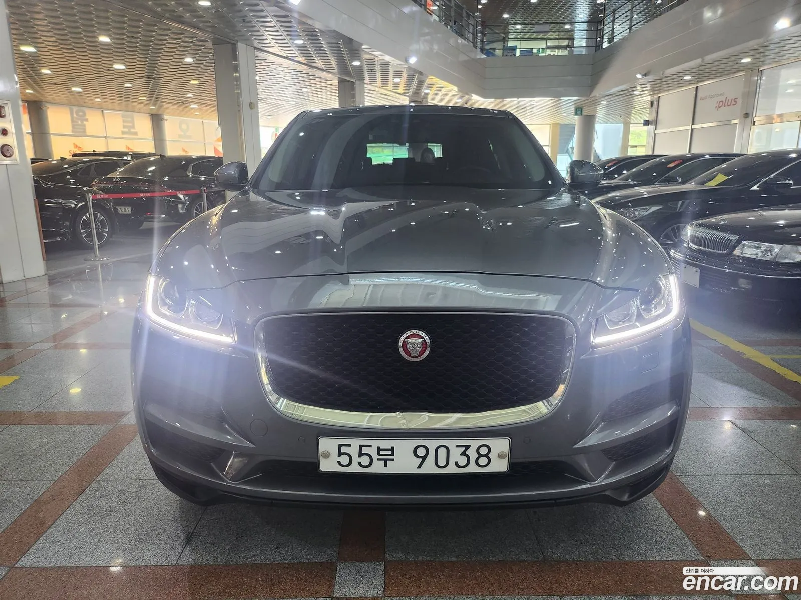 Jaguar F-Pace 20D Portfolio - фотография 4196713