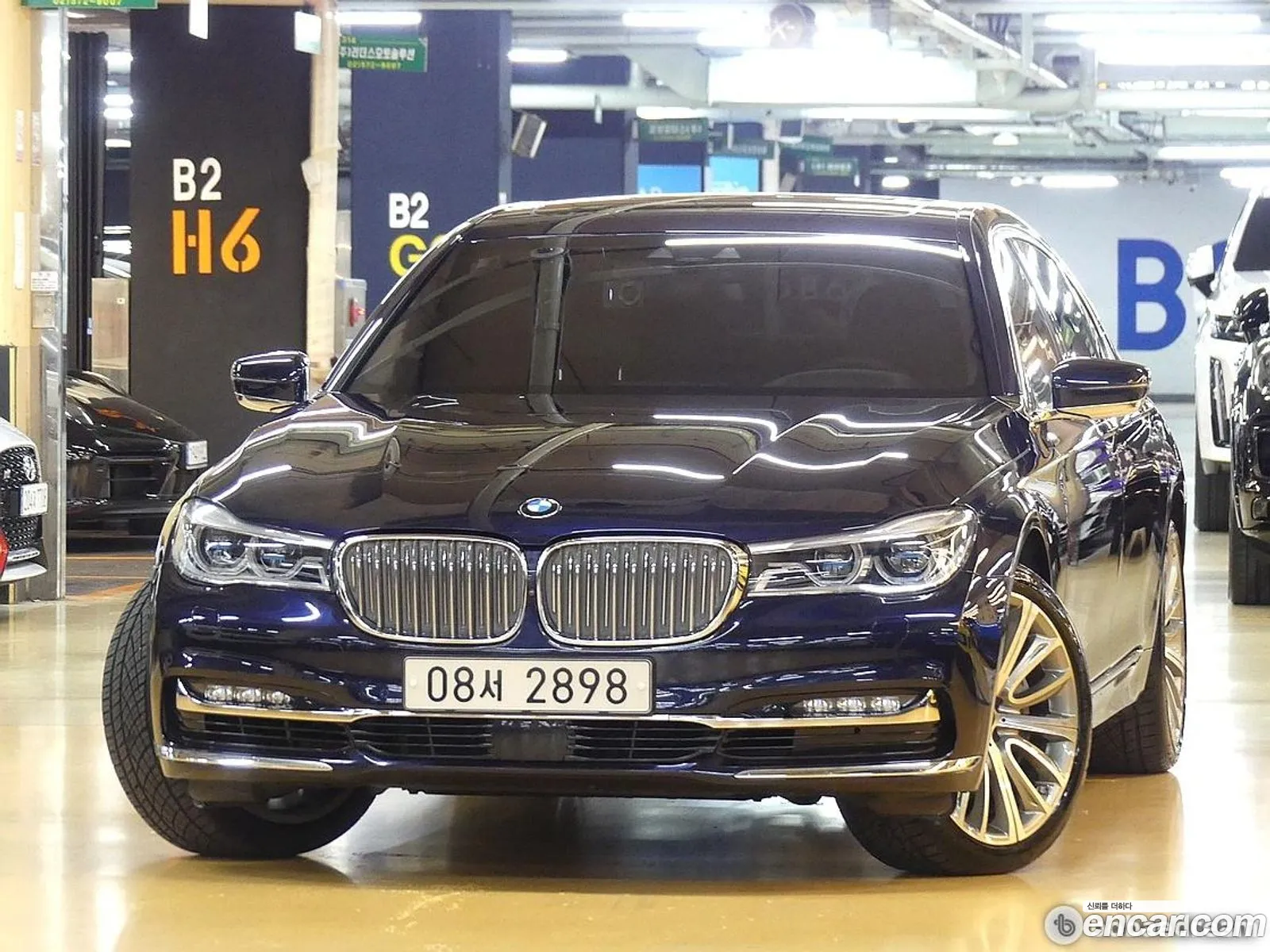 BMW 7 Series G11 750Li xDrive Luxury - фотография 12509037