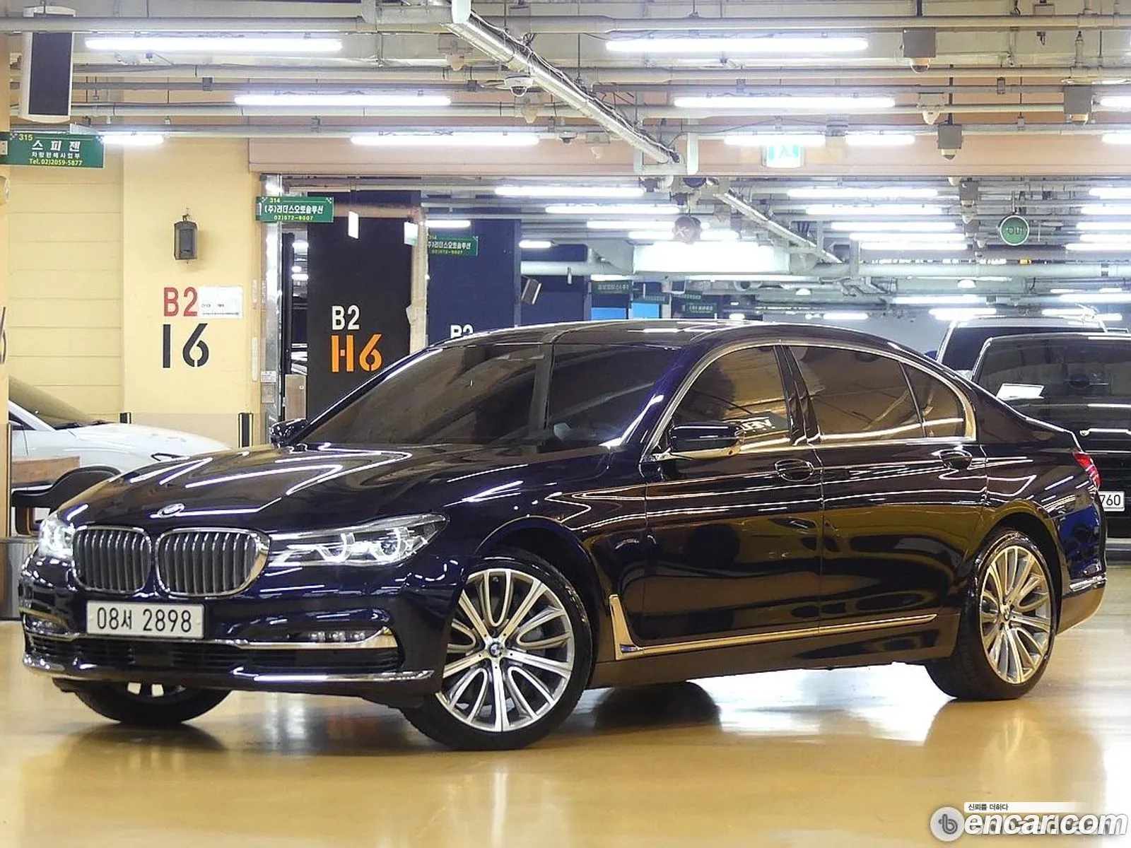 BMW 7 Series G11 750Li xDrive Luxury - фотография 12509038