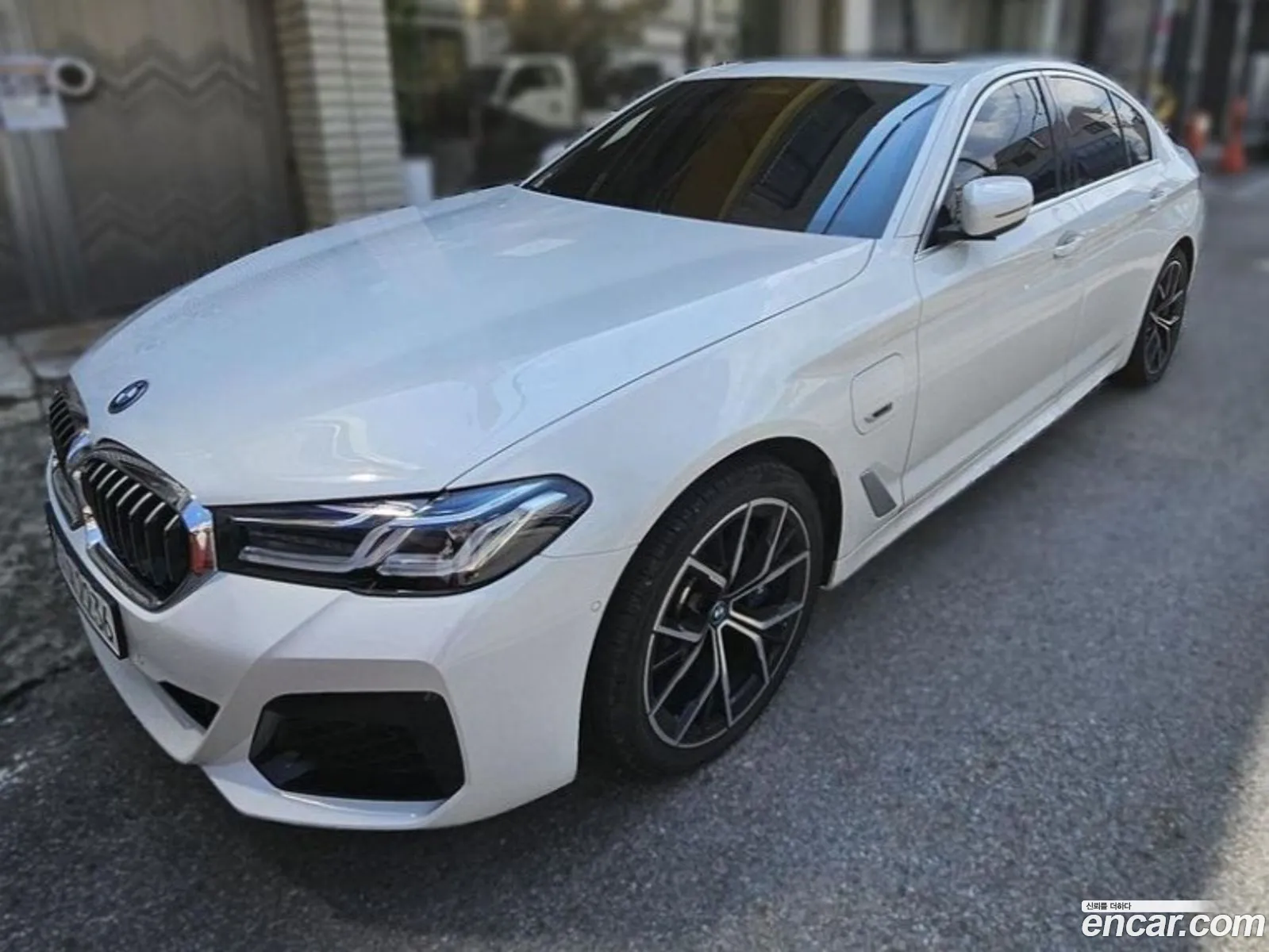 BMW 5 Series G30 530E M Sports - фотография 2623277