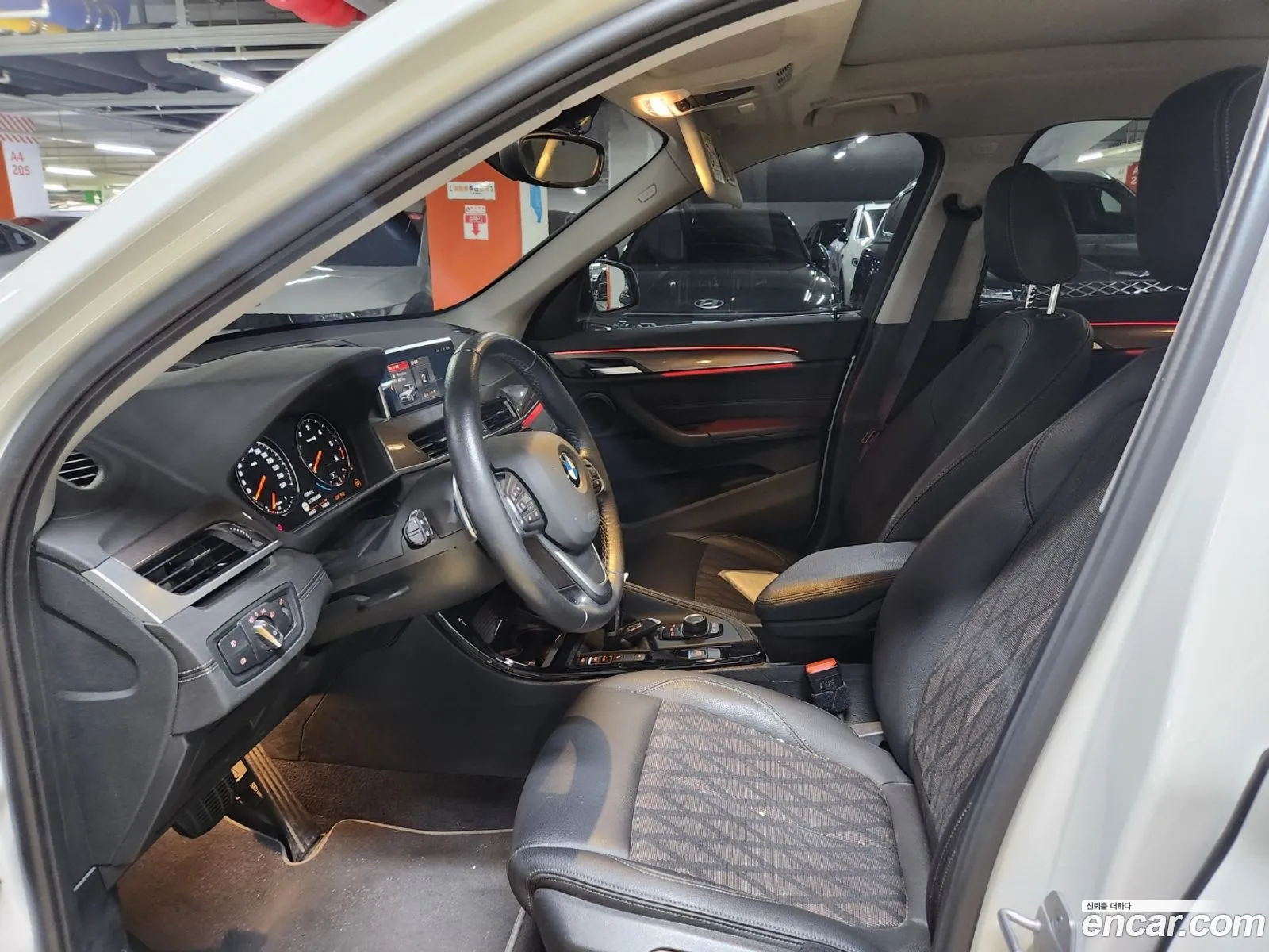 BMW X1 F48 xDrive 18D Xline - фотография 12048695