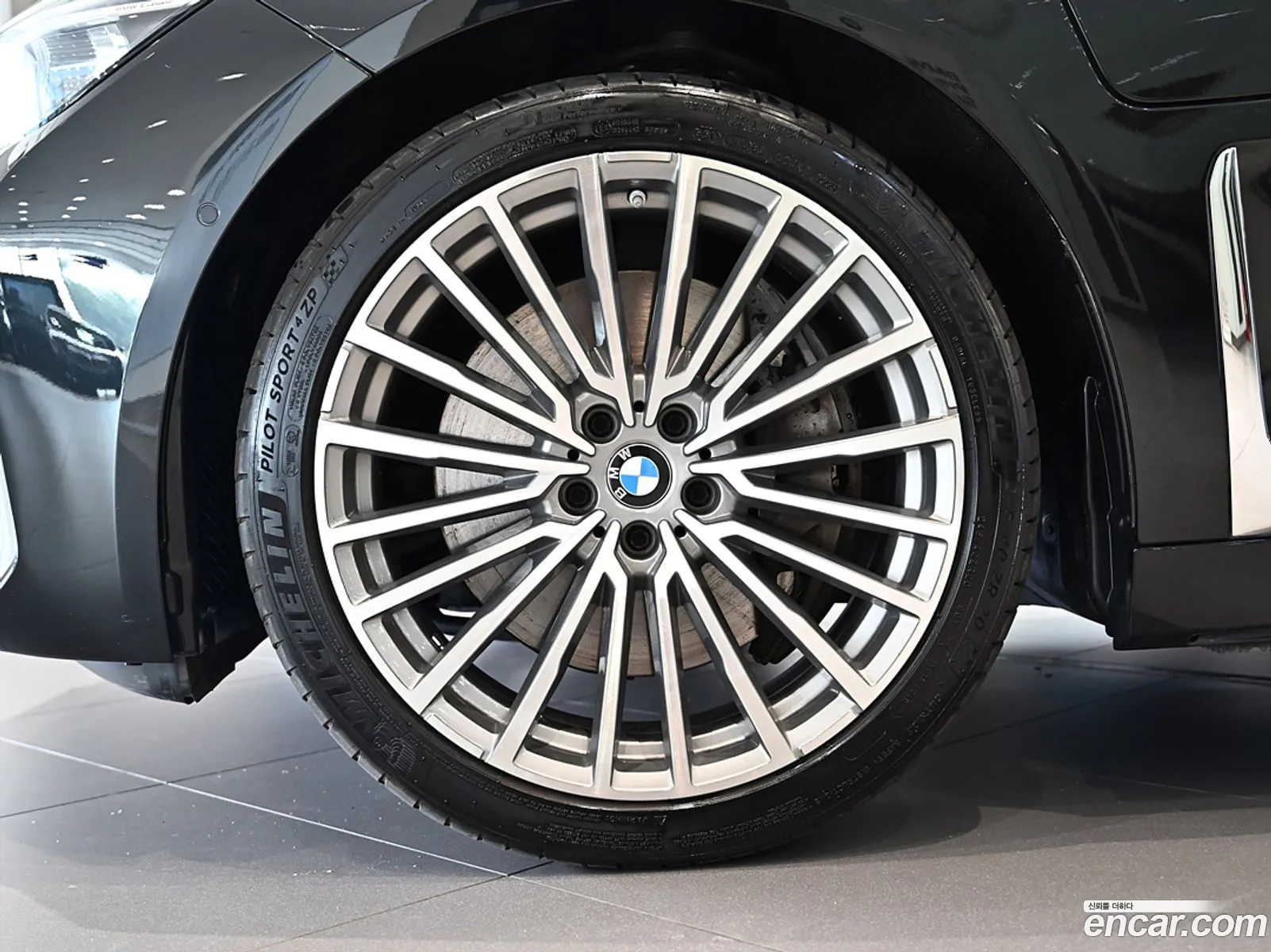 BMW 7 Series G11 745E Iperformance Design Pure Excellence - фотография 98346
