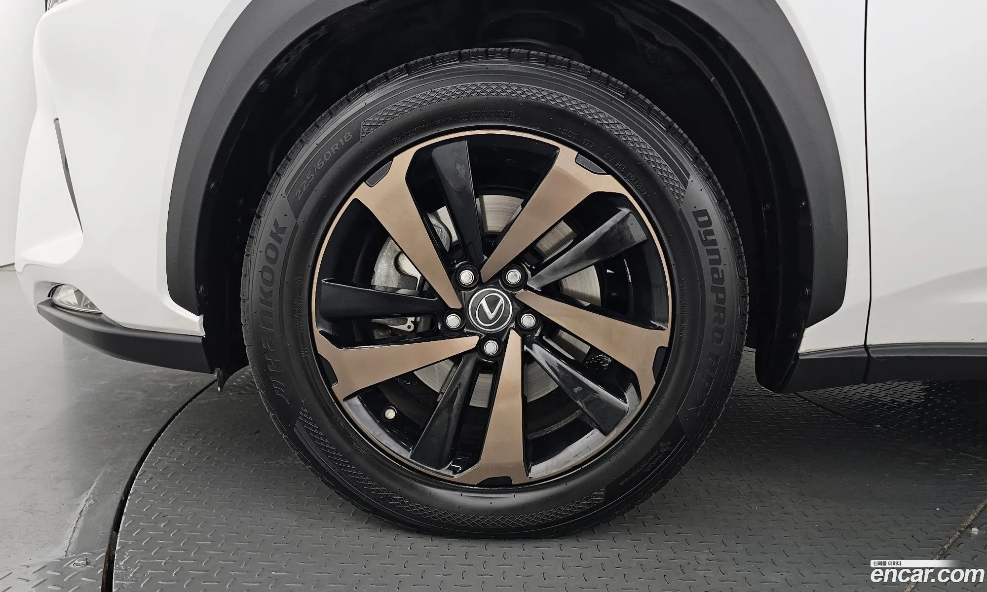 Lexus Nx300H Executive - фотография 6570240