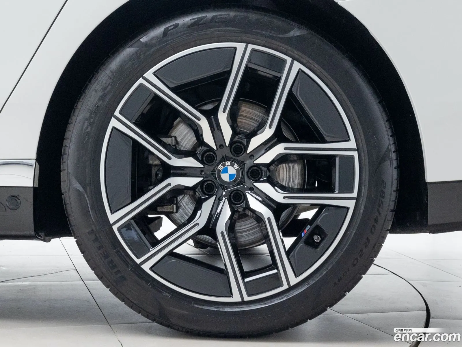BMW 7 Series G70 740I Sdrive M Sports - фотография 2452947