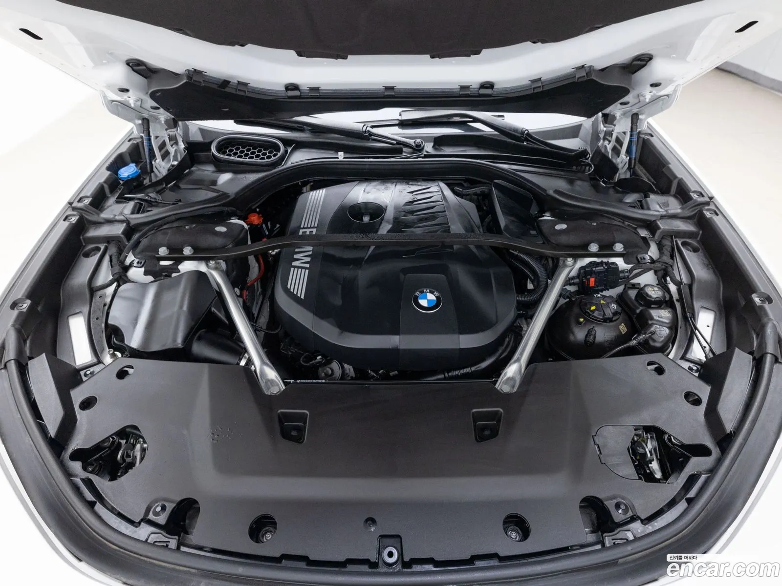 BMW 7 Series G70 740I Sdrive M Sports - фотография 2452948