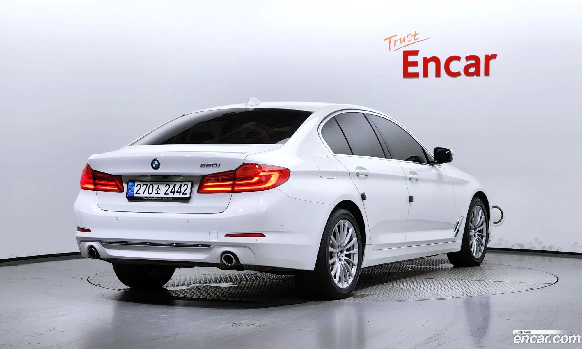 BMW 5 Series G30 520I Luxury - фотография 14084970