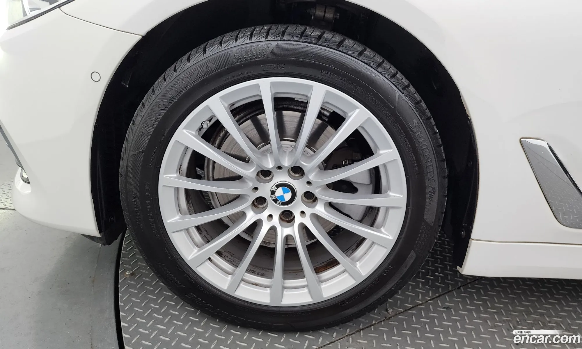 BMW 5 Series G30 520I Luxury - фотография 14084973
