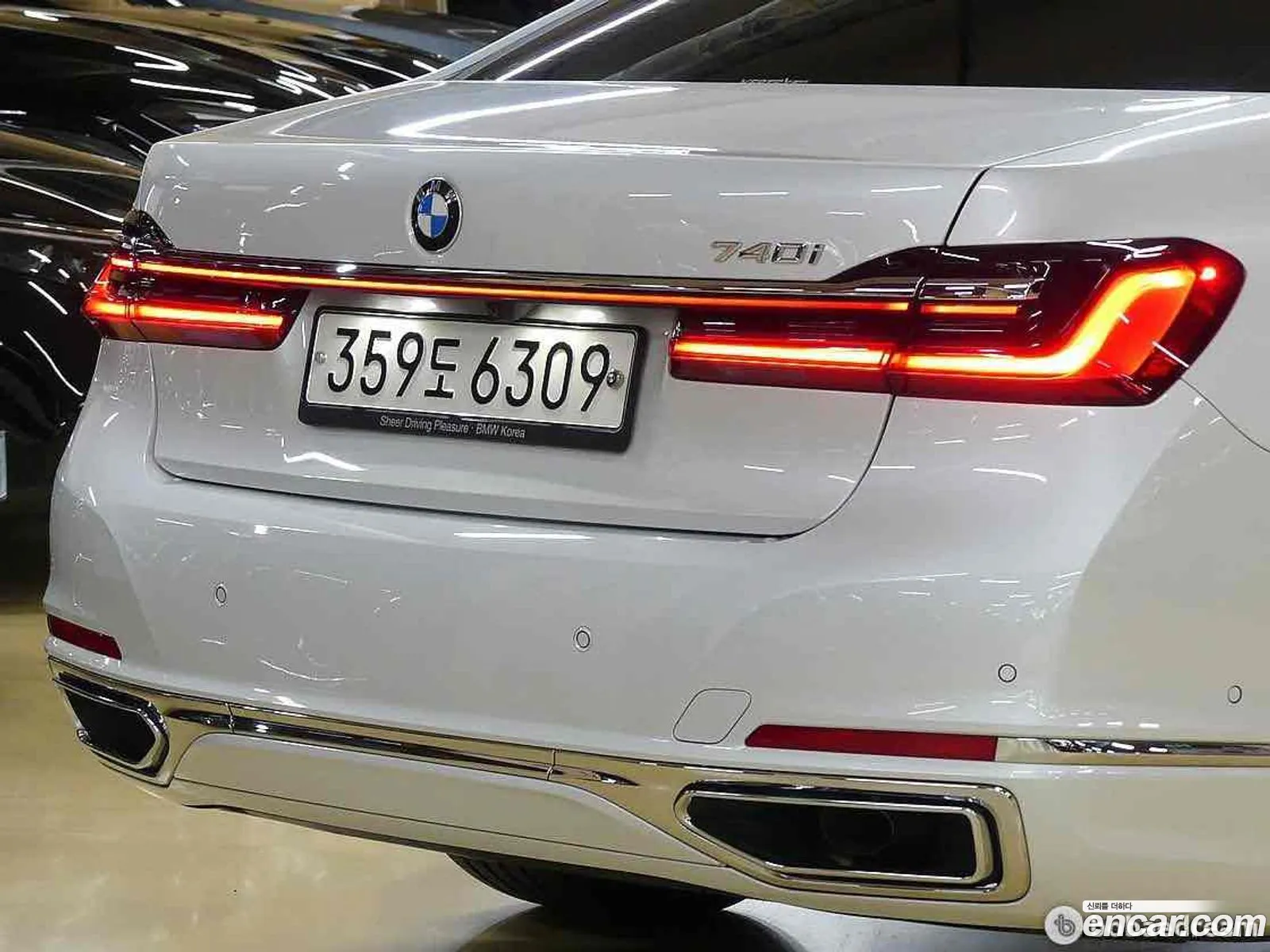 BMW 7 Series G11 740Li xDrive Design Pure Excellence - фотография 12468680
