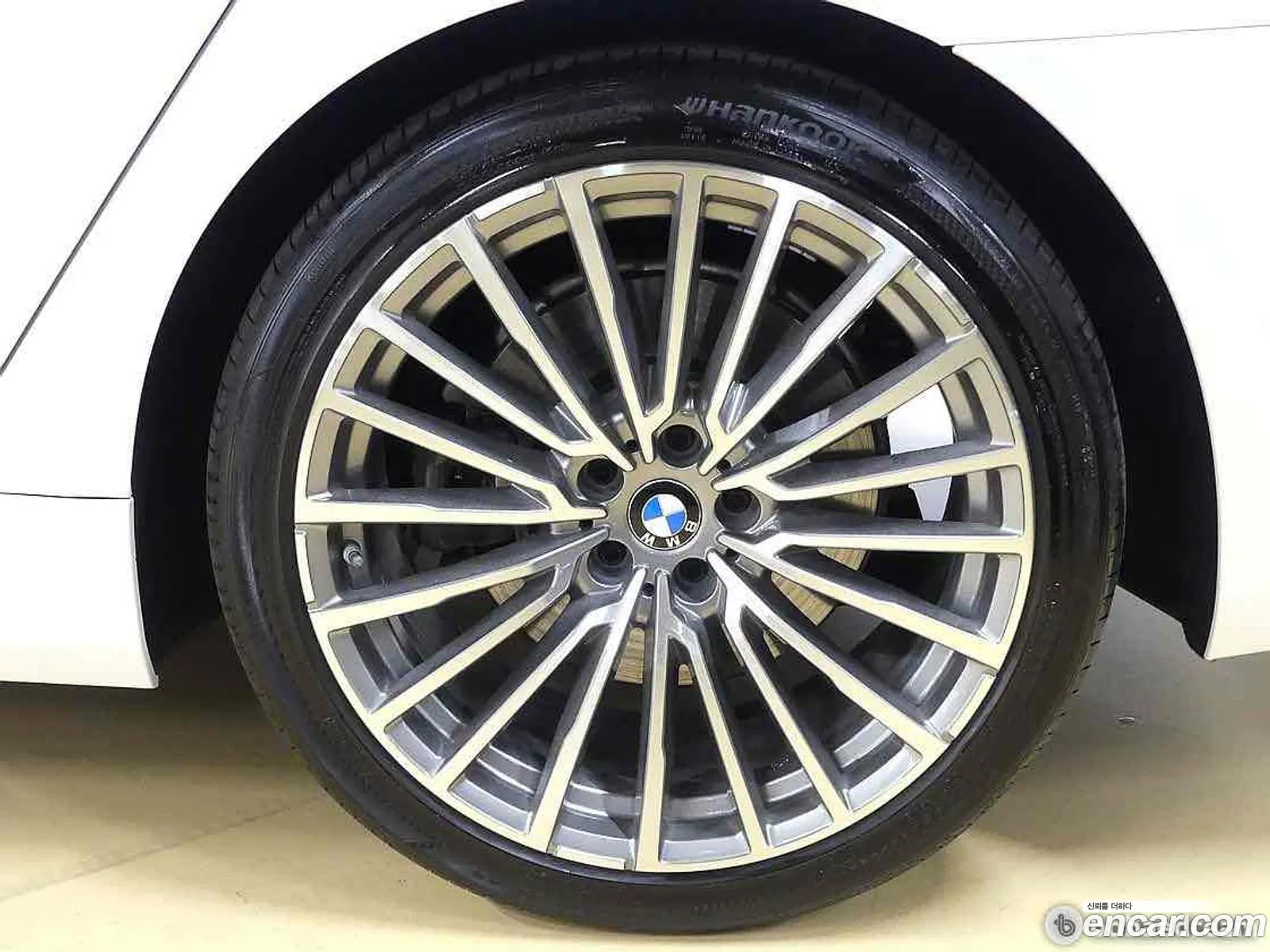BMW 7 Series G11 740Li xDrive Design Pure Excellence - фотография 12468681
