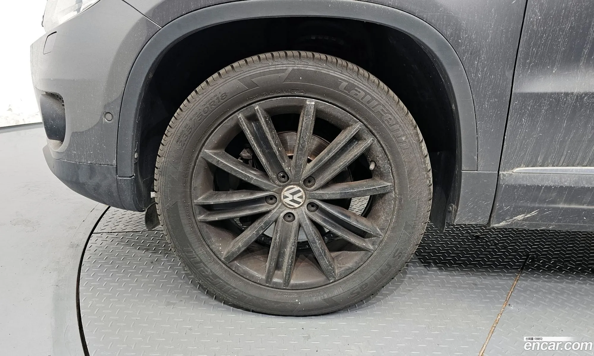 Volkswagen New Tiguan 20 Tdi Premium 5N - фотография 12786522