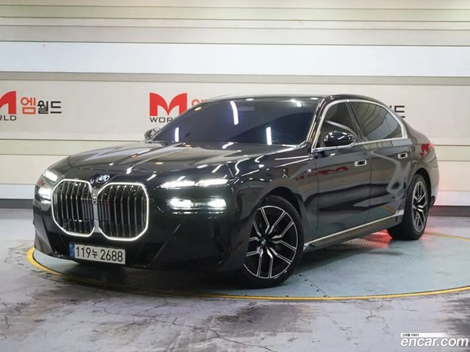 BMW 7 Series G70 740I xDrive M Sports - фотография 14084959