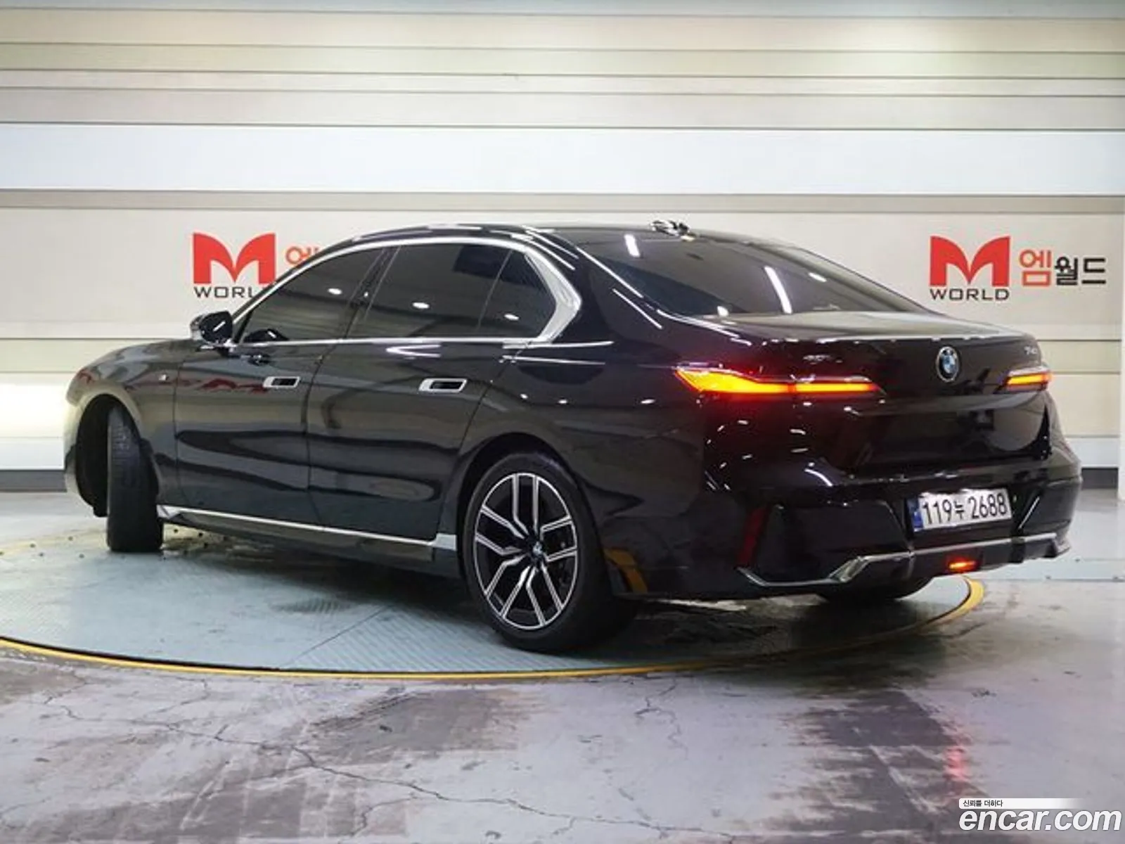 BMW 7 Series G70 740I xDrive M Sports - фотография 14084960