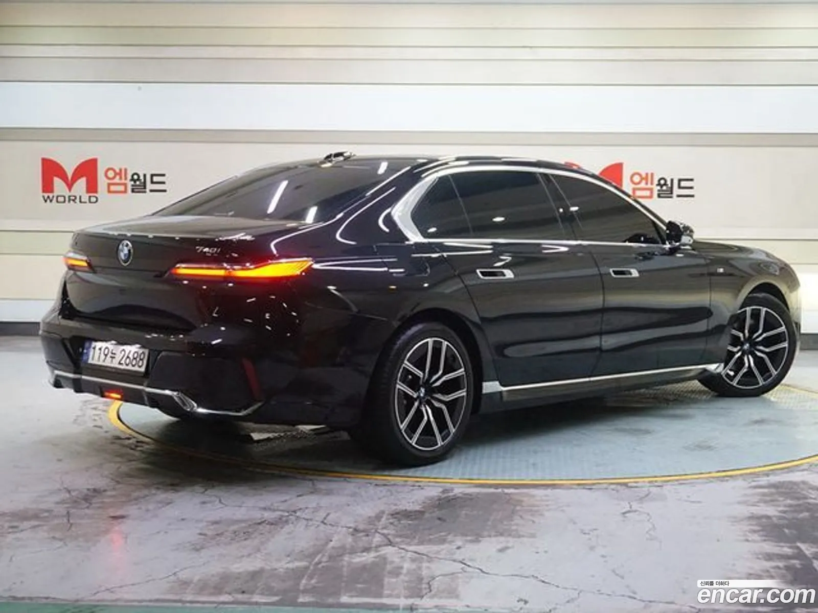 BMW 7 Series G70 740I xDrive M Sports - фотография 14084961