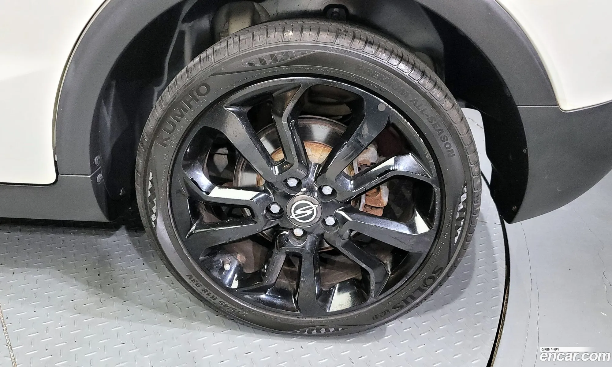 Kg Mobility Ssangyong Tivoli Lx 2Wd Top-Of-The-Line Model - фотография 4750293