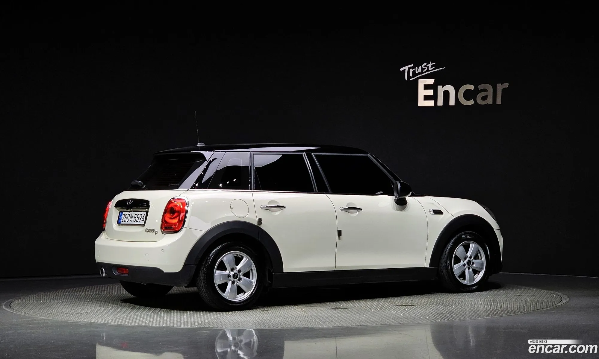 Mini Cooper D 5-Door Mid 3Rd Generation - фотография 247428