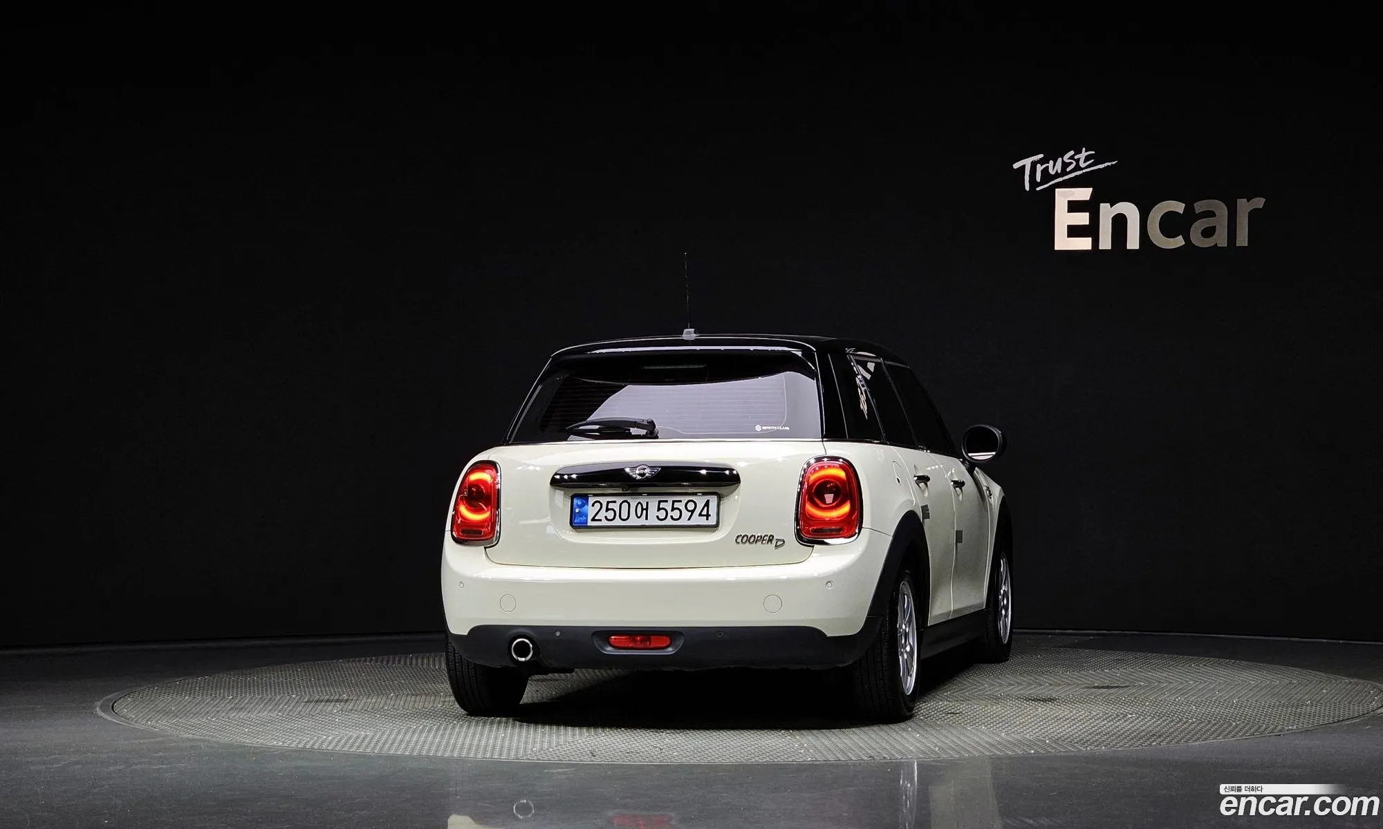 Mini Cooper D 5-Door Mid 3Rd Generation - фотография 247430
