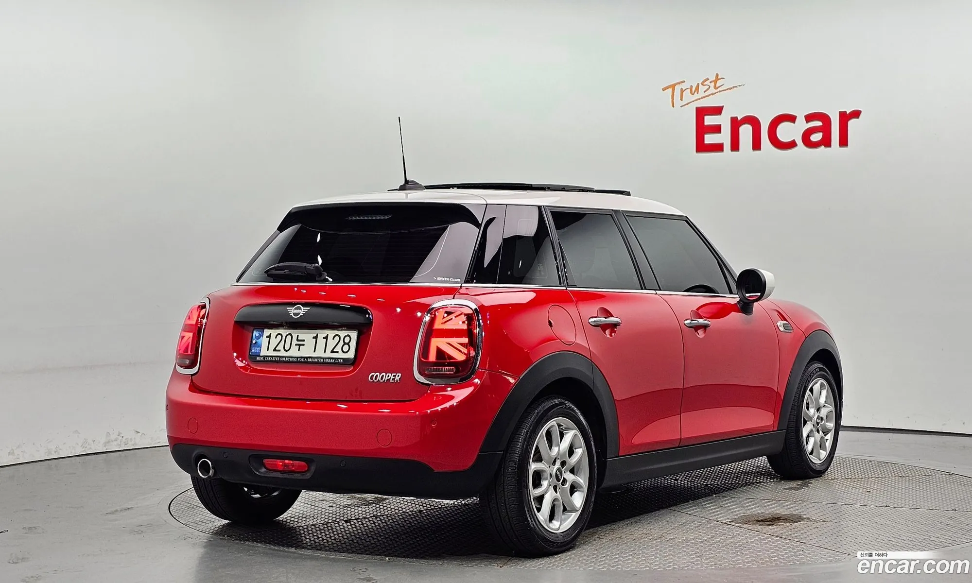 Mini Cooper 5-Door High 3Rd Generation - фотография 247416