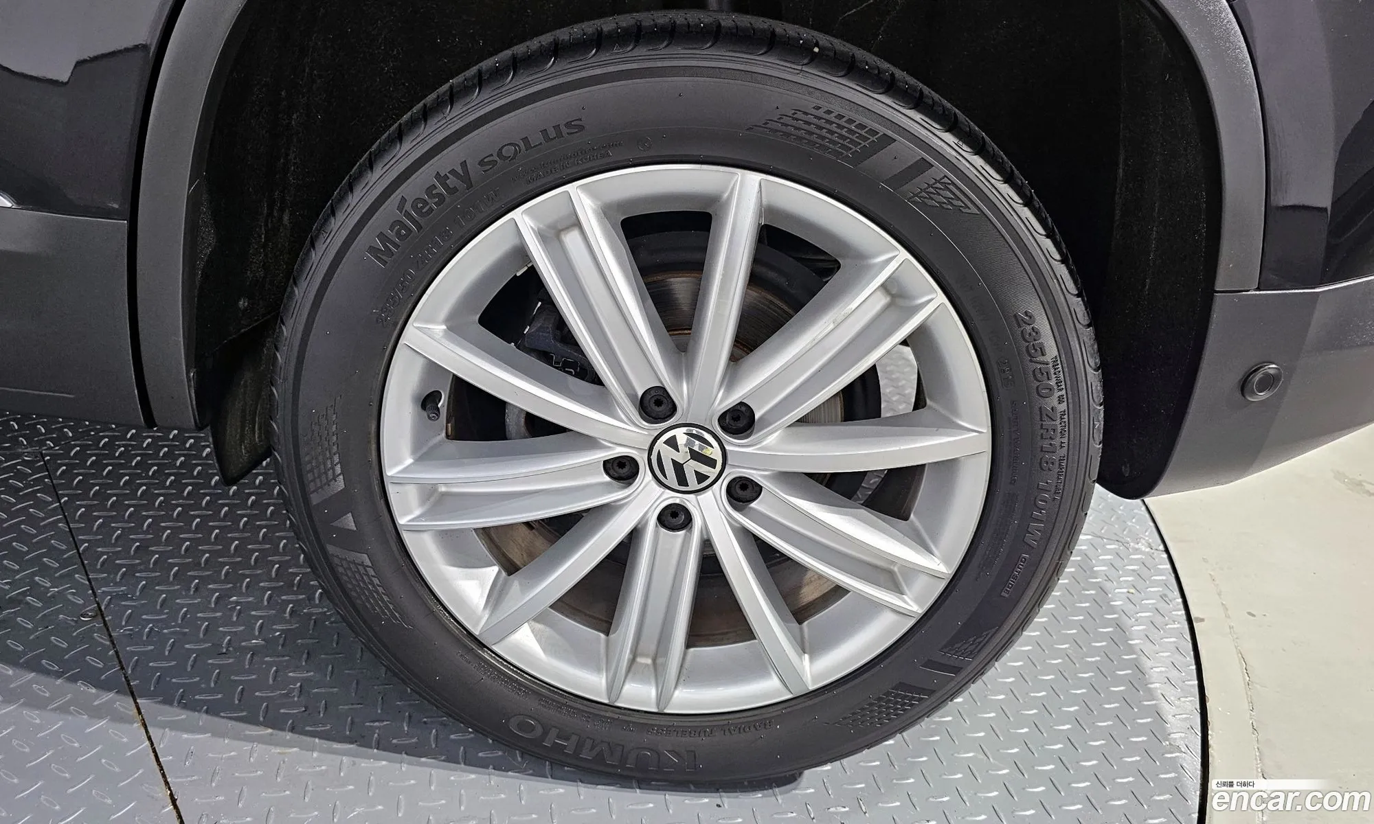 Volkswagen New Tiguan 20 Tdi Premium 5N - фотография 12804900